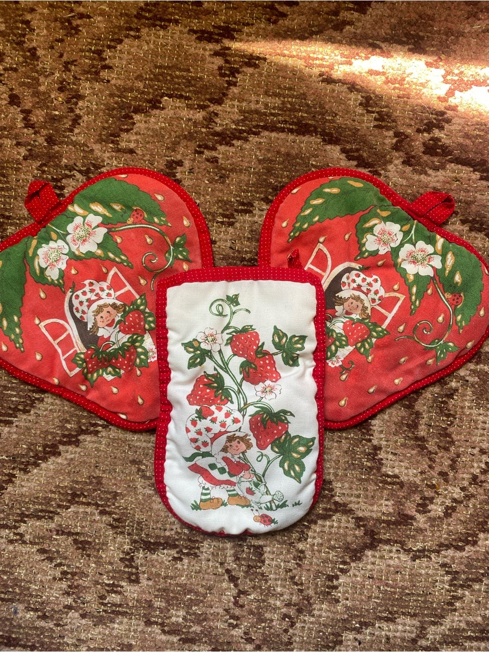 Vintage Strawberry Shortcake Vintage Oven Mitt and Potholders Set
